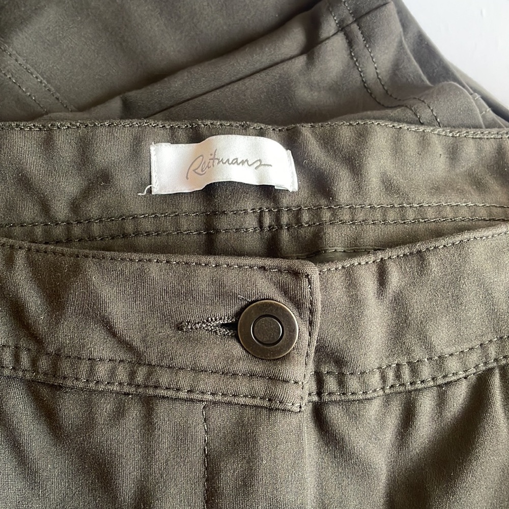 Green Reitmans Pants Size 15 .